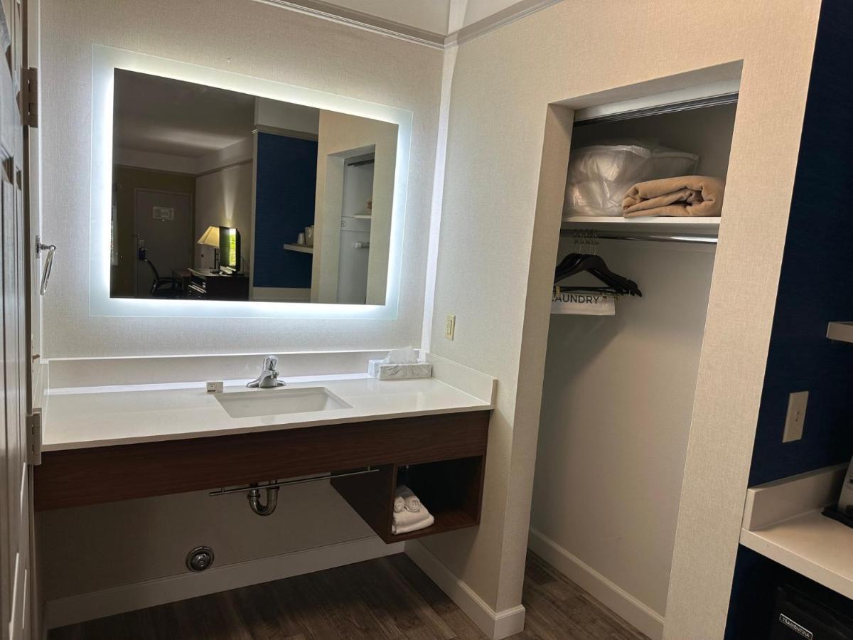 Holiday Inn Express Hotel & Suites San Dimas By Ihg Bagian luar foto