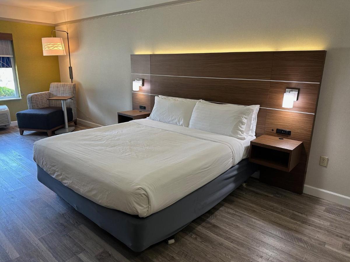 Holiday Inn Express Hotel & Suites San Dimas By Ihg Bagian luar foto