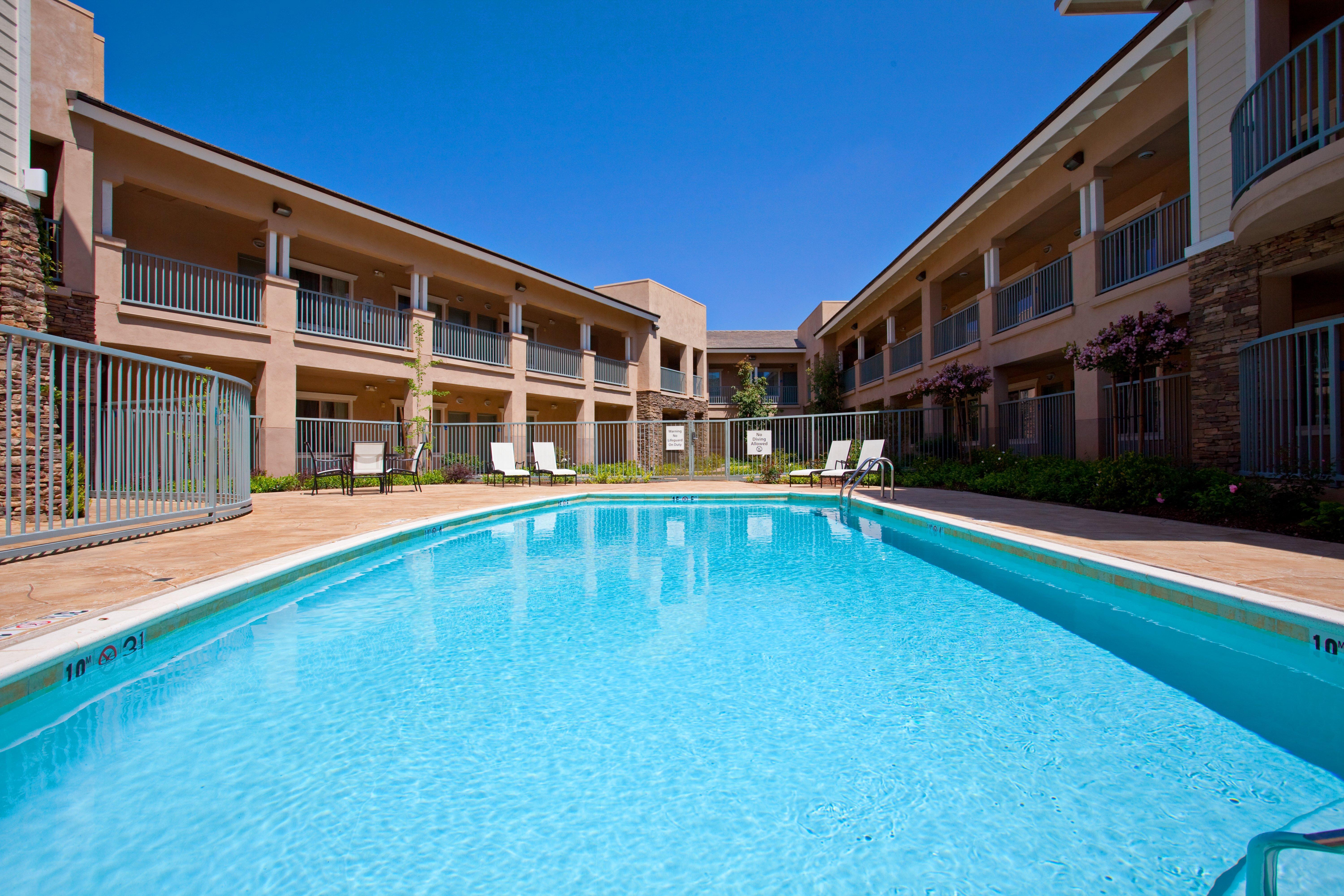 Holiday Inn Express Hotel & Suites San Dimas By Ihg Bagian luar foto